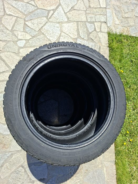 Зимни гуми Uniroyal 235 45 17