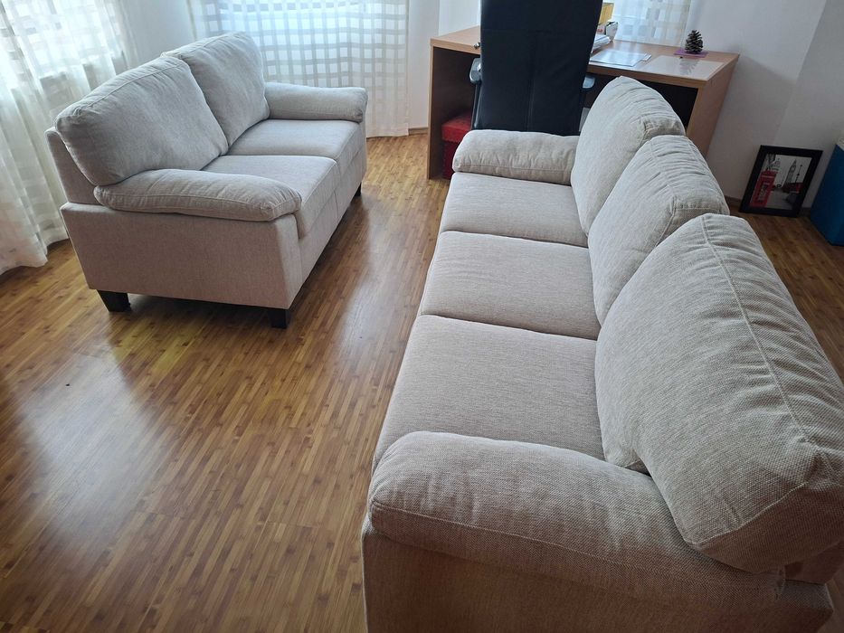 Vand 2 canapele nefolosite de 2 si 3 locuri