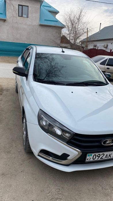 Лада Веста 2017 года 1,6 объём 16кл