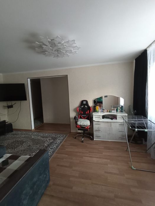 Продам 2 комнатную квартиру срочно