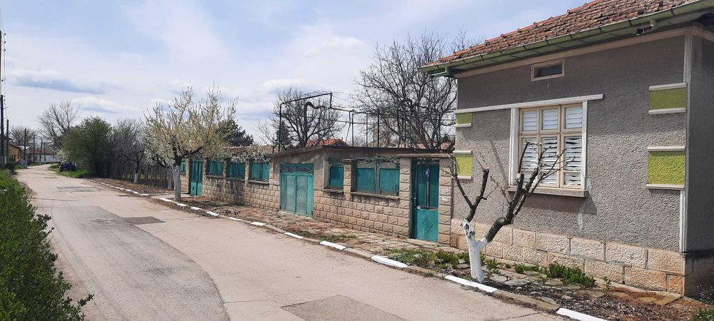 Къща с двор - с.Дибич