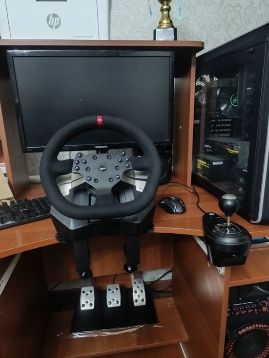 Компьютер+ игравой руль+ компьютерный стул