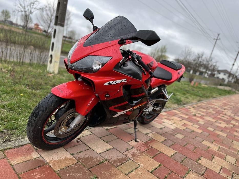 Vand motocicleta Honda CBR F4i model 2000