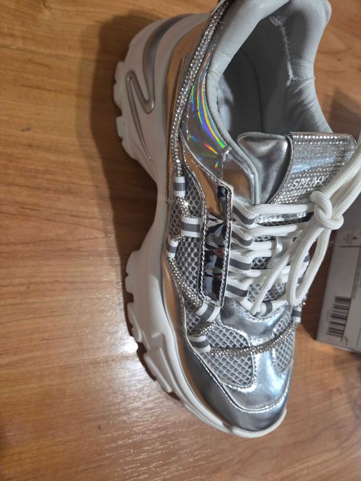 Сникърси Steve Madden