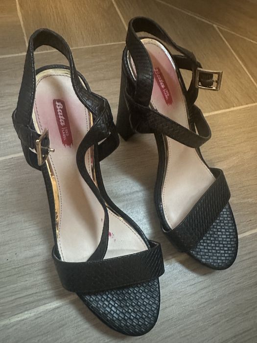 Сандали  BATA red label