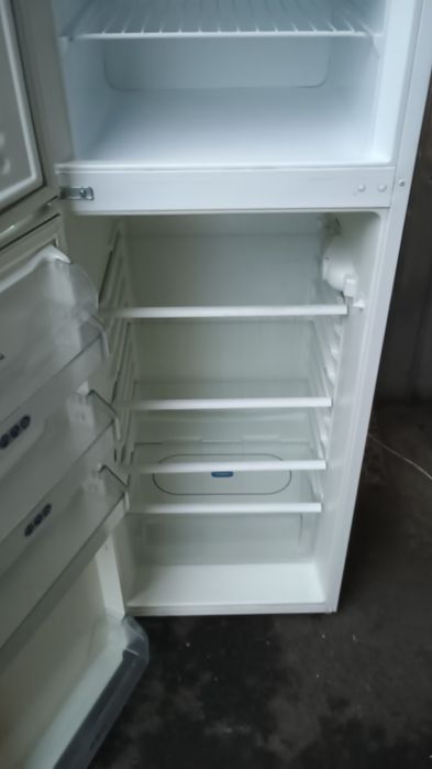 Frigider cu 2 uși Whirlpool.Asigur Transport