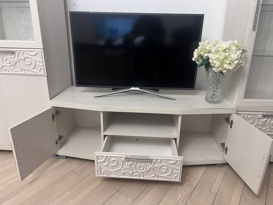 Стенка в гостиную «Ирис» (модульная), Россия