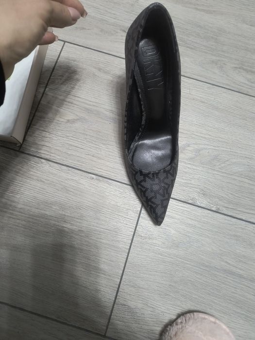 Pantofi stiletto noi