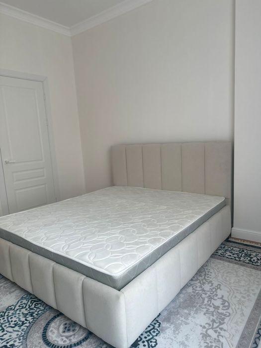 Двуспальная кровать