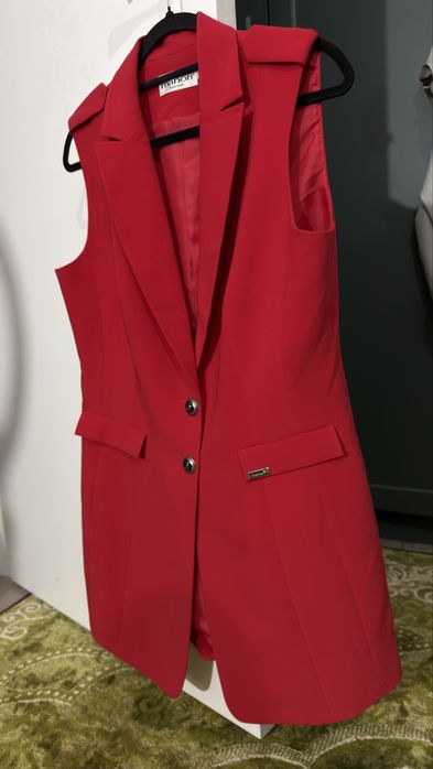 Продам жакет красный