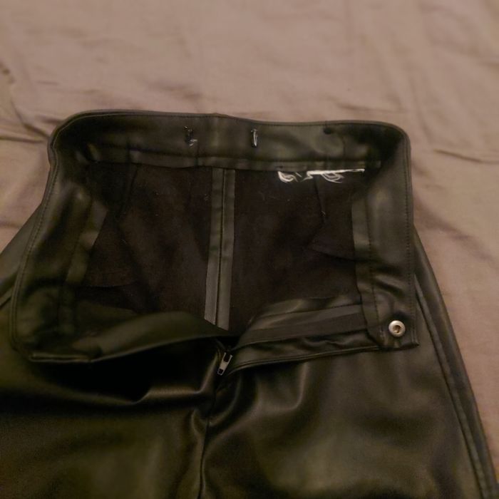 Vind pantaloni marimea M.