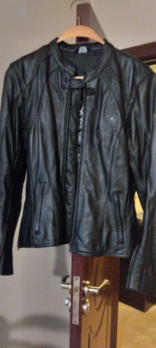 Продавам дамски мото дънки и кожено якеи