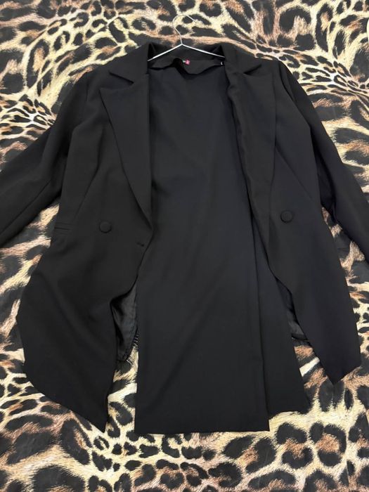 Продаётся стильный костюм: пиджак и брюки-кюлоты в отличном состоянии.