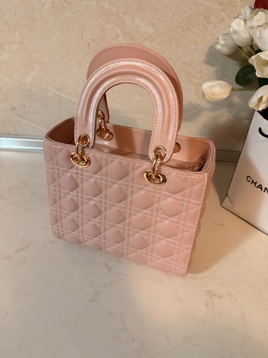 Дамска чанта Lady Dior пудра среден размер