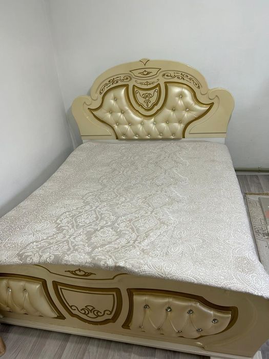 Двухспальная кровать 40 000