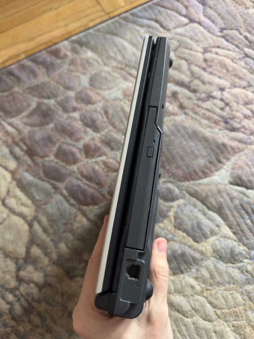 Laptop antic Fujitsu Siemens Amilo Intel Celeron M 440