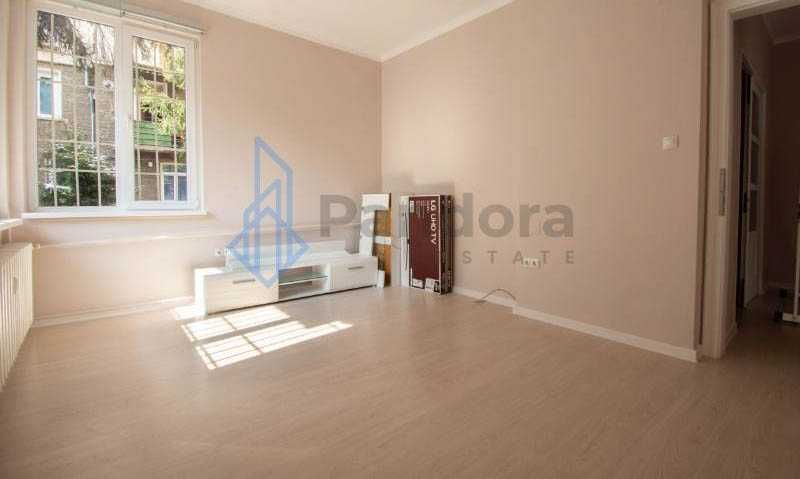 Дава се под наем Тристаен апартамент в София, Център - 83 кв.м за 600 € - Снимка #2