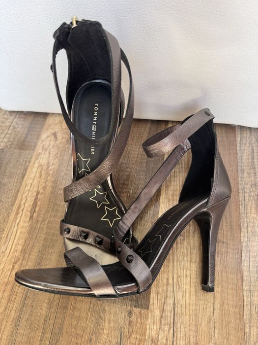 Tommy Hilfiger сандали на ток