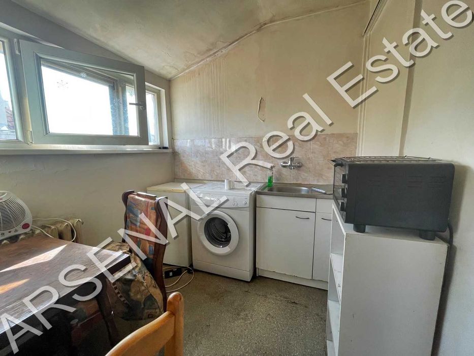 Ателие под наем, Център