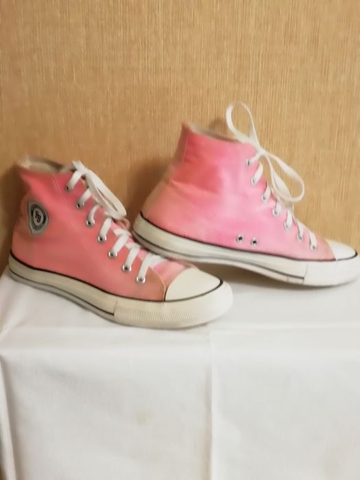 Продам кроссовки. Недорого.