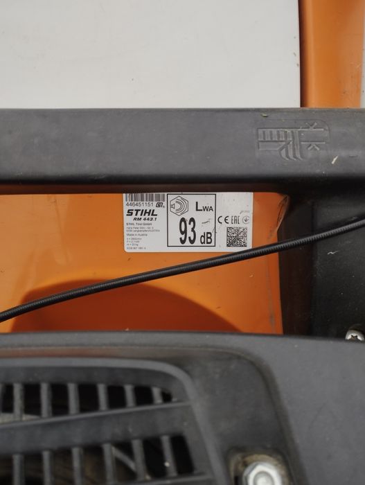 Mașină de tuns gazon