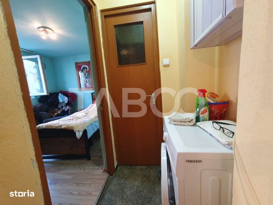 Apartament de vanzare 2 camere semidecomandat zona 13 Decembrie