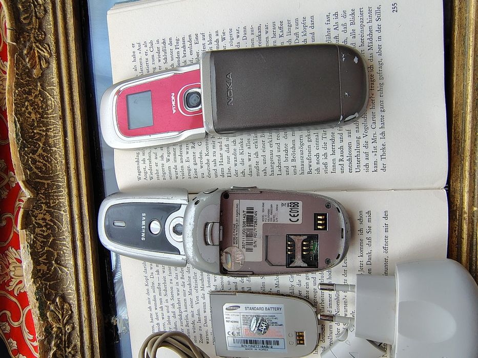 Telefon Nokia și Samsung vechi