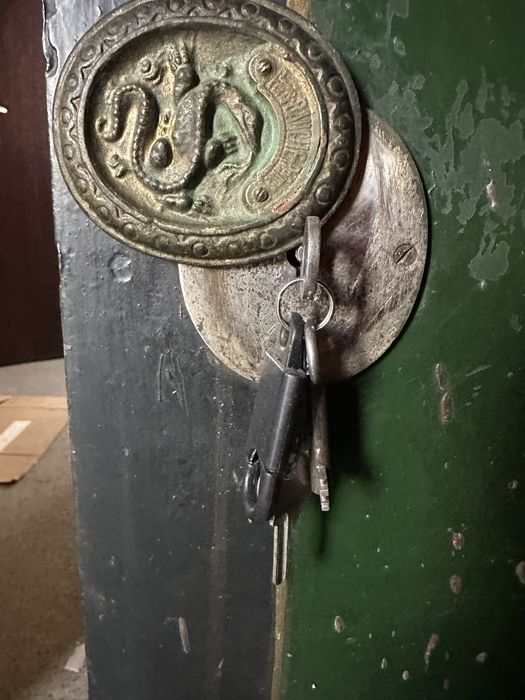 Антикварна метална каса BAUCHE - Франция