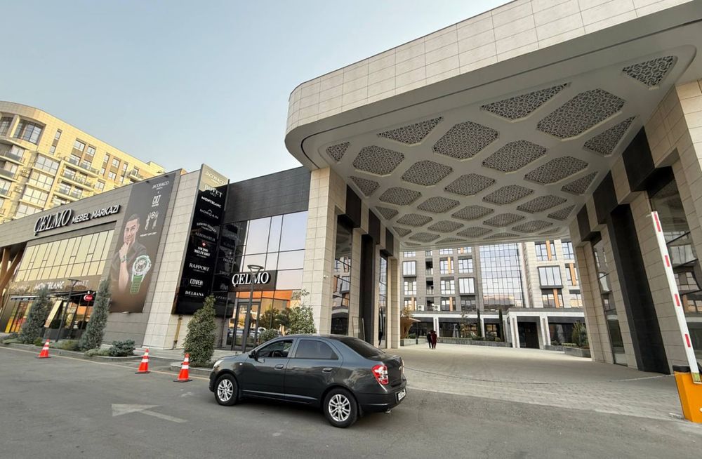 Продается коммерческое помещение, вдоль первой линии, улицы Махтумкули