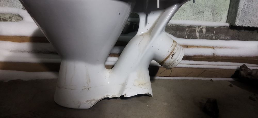 Продам унитаз с бачком