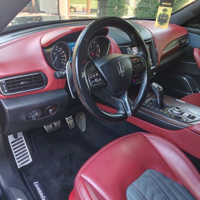 Vând Maserati Levante Granlusso Luxury