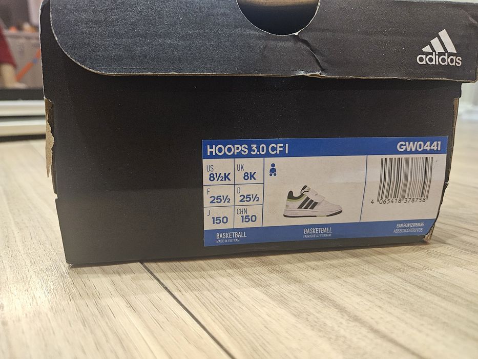 Pantofi sport adidas noi marimea 25,5