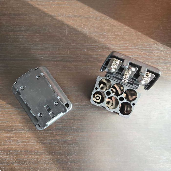 Set adaptoare baterii pentru lămpi LED (6 baterii R6) cu montura Sony