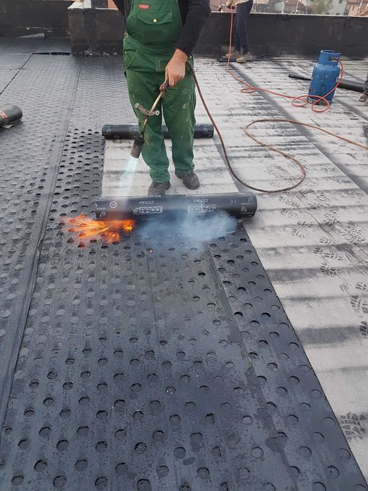 Hidroizolatii acoperisuri  si Spuma Poliuretanica mansarde