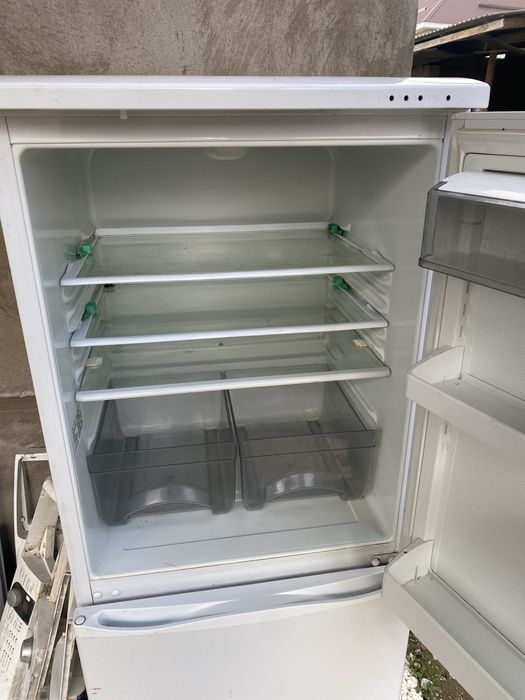 Холодильник Бирюса