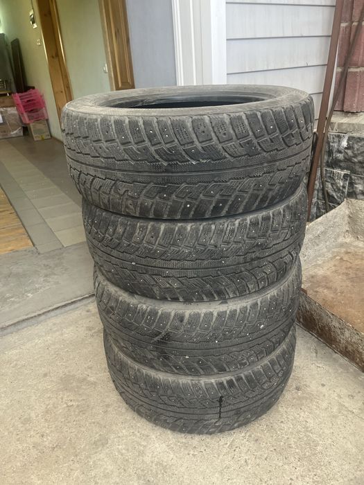 Продам шины б/у шипованные R18