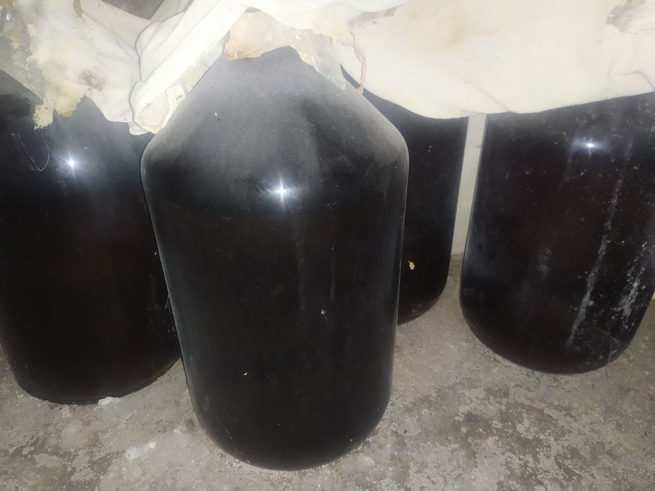 Бутыли для вина в отличном состоянии