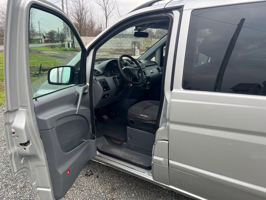 Vând Mercedes Vito
