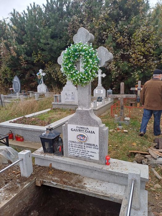 Vând loc de veci/cripta