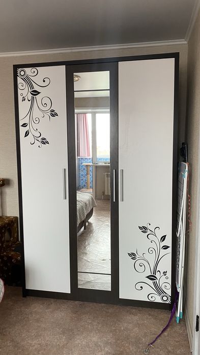 Продам шкаф белый