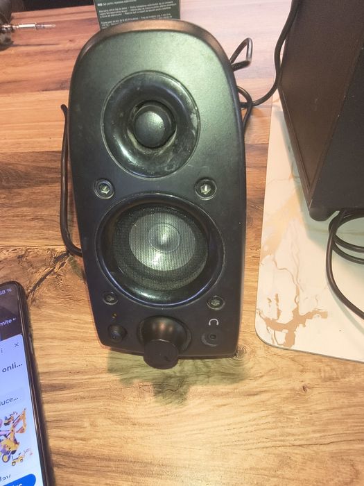 Logitech, putere totală 75W, cu subwoofer ce redă bass ul destul de cl