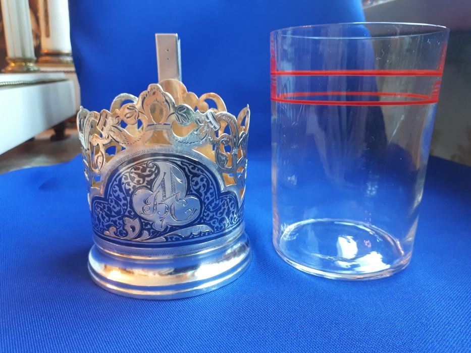 Серебряный подстаканник.