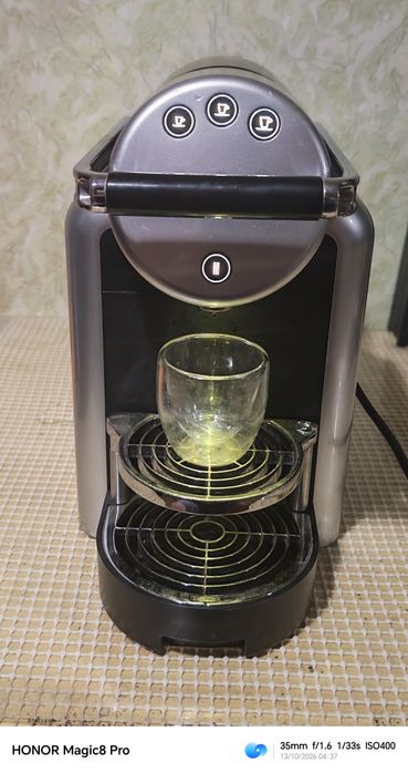 Nespresso Coffe Machine typ9737
