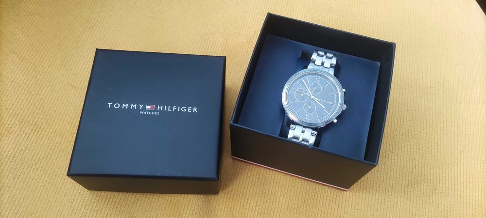 Дамски часовник Tommy Hilfiger