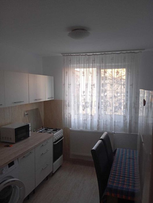 Închiriez garsonieră decomandată, Rogerius, 200E