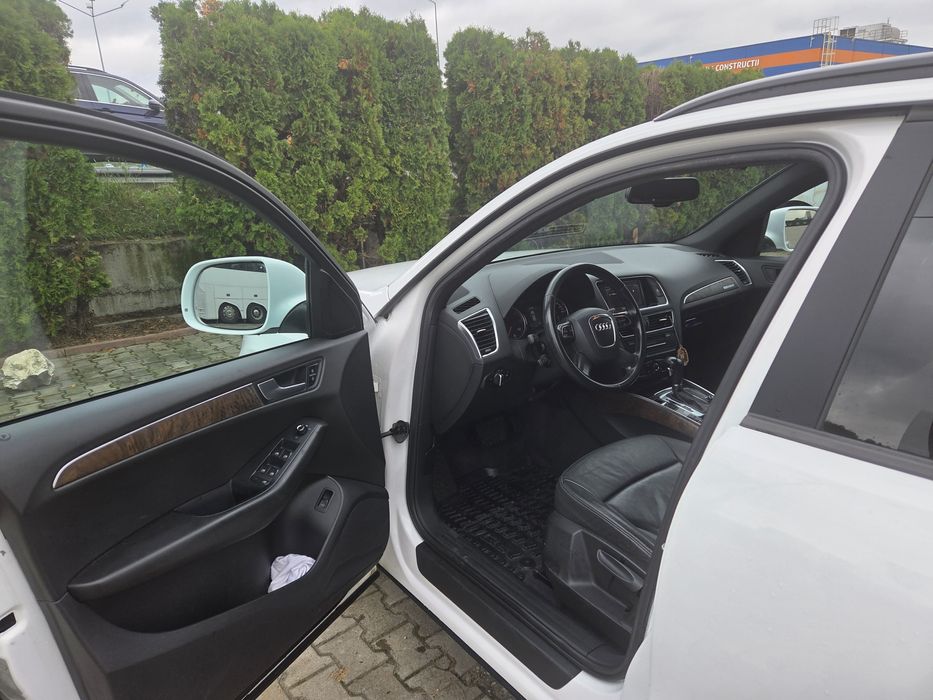 Vând Audi Q5 model 2010