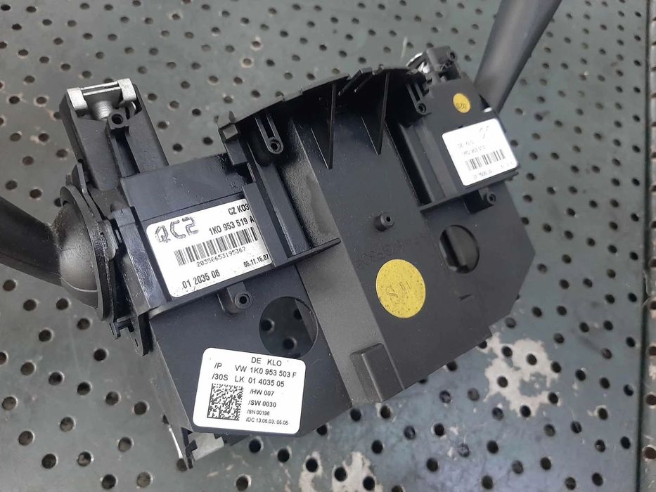 Bloc maneta stergator si semnalizare skoda octavia 2 vw passat golf 5 touran audi a3 8p 1k0953519a