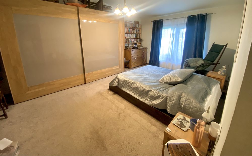 Vând casa 4 dormitoare , panouri fotovoltaice noi