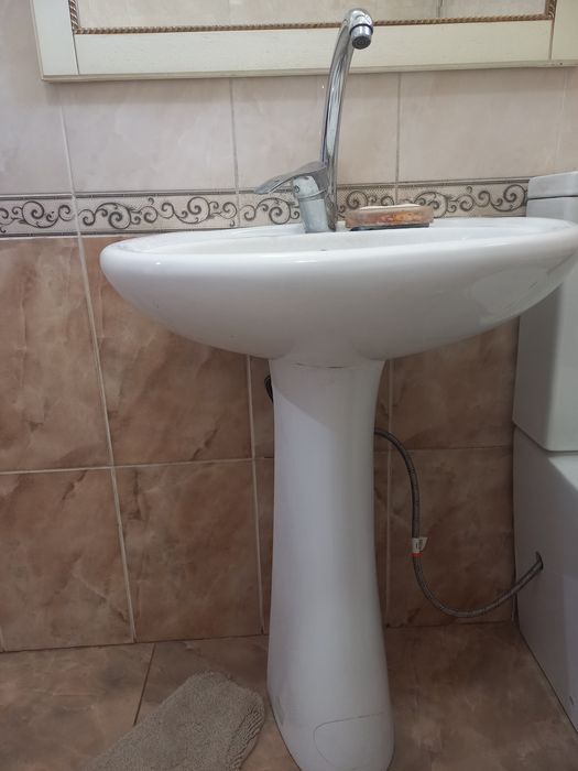 Продам раковину со смесителем