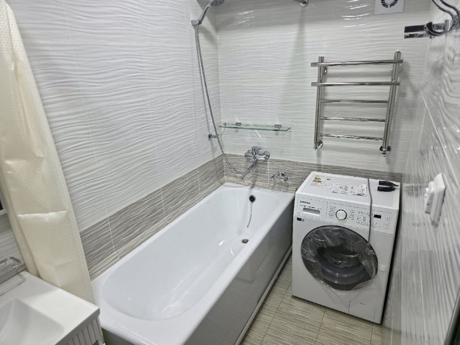 Квартира на Ц4- 5 школа 4/2/4 общ пл 90м Евро с обстановкой